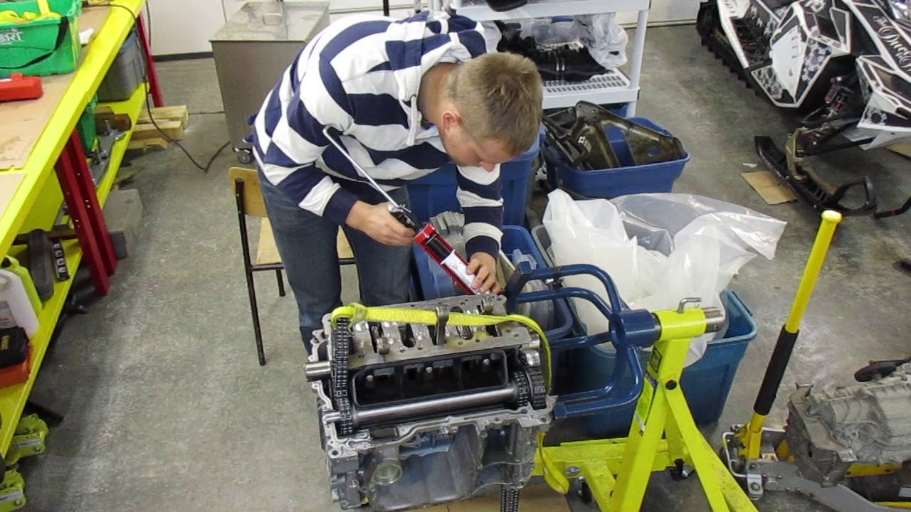 08 Porsche Cayman S Engine Rebuild Putting sealant on engine half