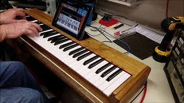 DIY MIDI Keyboard Demo.