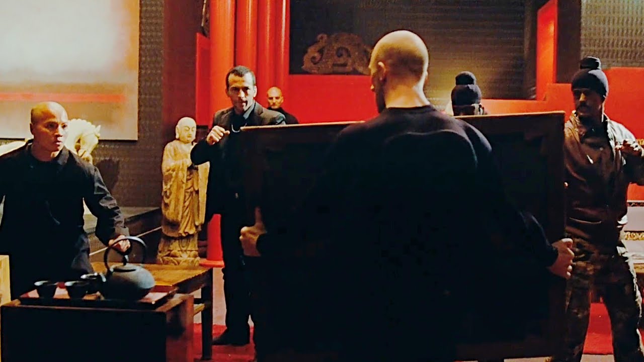 Thugs Mess With The Bald Guy, Thinking He's Just A Weak Thief, Not Knowing He's A Dangerous Fighter