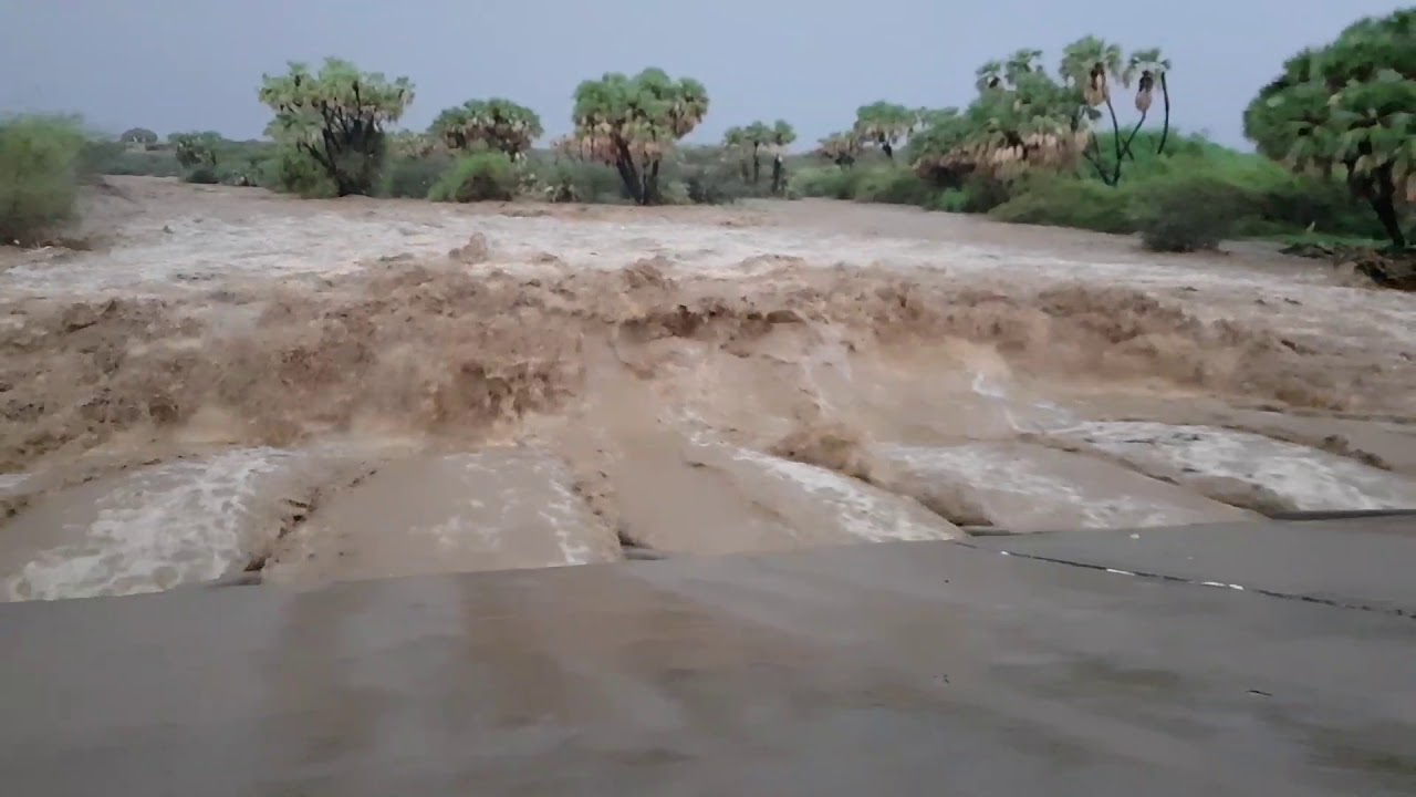 سحابة الحقو المهيبة وسيولها القوية الخميس ٢٣ أغسطس ٢٠١٨
