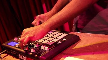 Sessie met H-SIK in Patronaat Cafe