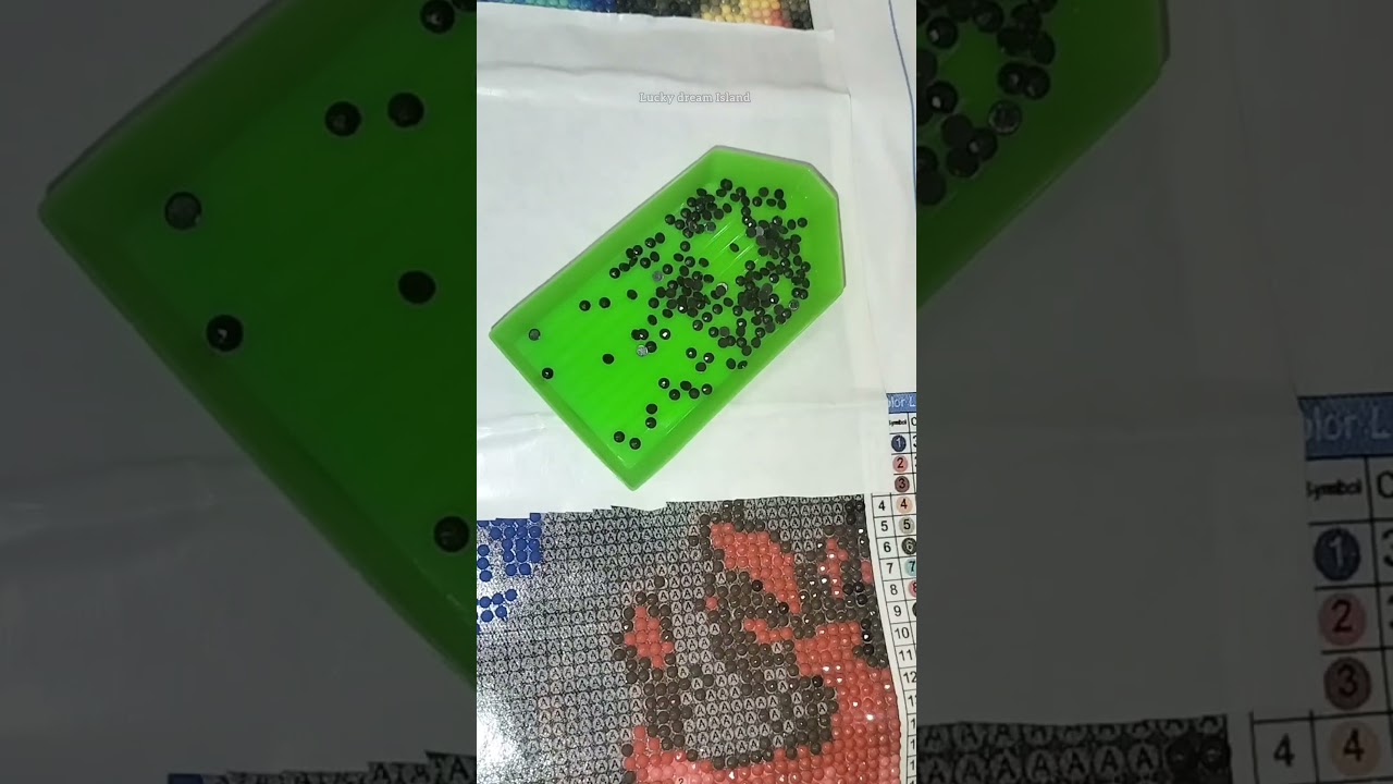 This is so satisfying ! ✨ Day 4 of Diamond Painting 💎 