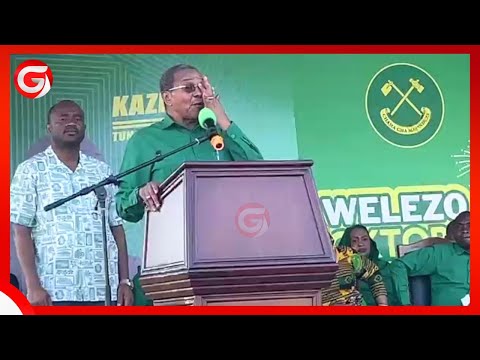 RETIRED KIKWETE SPEAKS IN ZANZIBAR HEAR THE VOICE OF PEOPLE CHEERING HIM AS HE SPEAKS