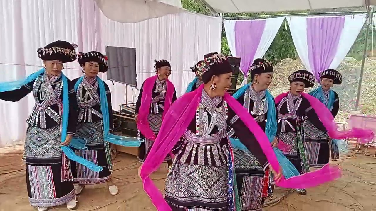 Toàn cảnh mừng tân gia văn ón & thị xi 