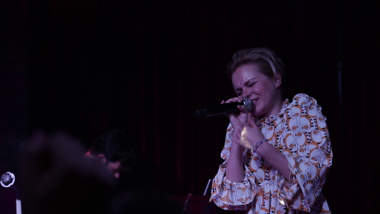 Алиса Вокс, концерт песня САМА (LIVE) медляк - YouTube