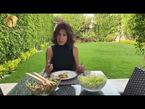 اتيكيت أكل السلطة السلطة مش بتتاكل بالمعلقة