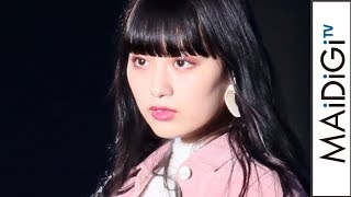 「仮面ライダーゼロワン」イズ役で話題の鶴嶋乃愛、ミニボトムでキュートに脚見せ