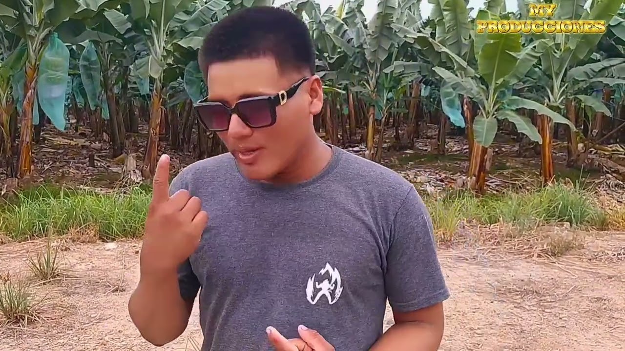 Jhony El Sentimiento De La Cumbia 😭 Homenaje a Elvis Chiriap Allá en el cielo 😭