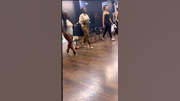 Learn How to Walk in Heels #howtowalkinheels #highheelswalking #munroewalkworkshop