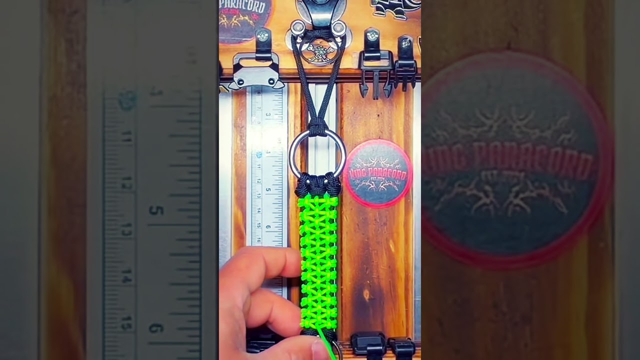 Неоново-зелёный брелок из паракорда – Мастер Алекс Кнот 
