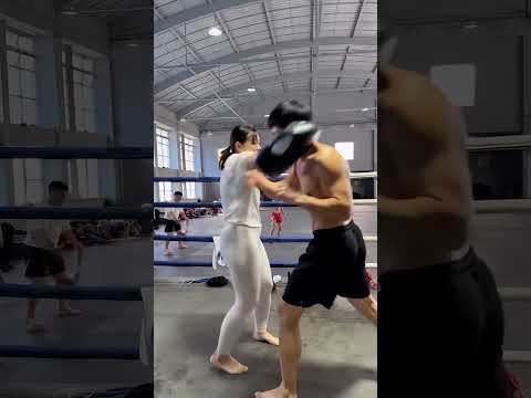 Boxing training is unstable#10 #ai #boxing #funny #training #shorts #youtubeshorts