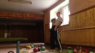 Толчок гири 45 кг 21 раз.