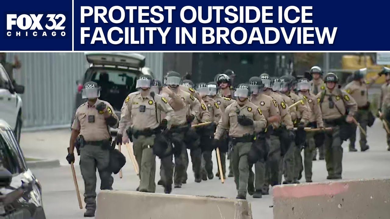 ICE protesters arrested outside suburban Chicago immigration facility