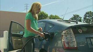 Average US gas price drops to $3.70/gal