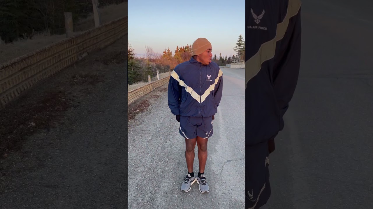 Всегда есть один человек, который неправильно одевается на физкультуру.