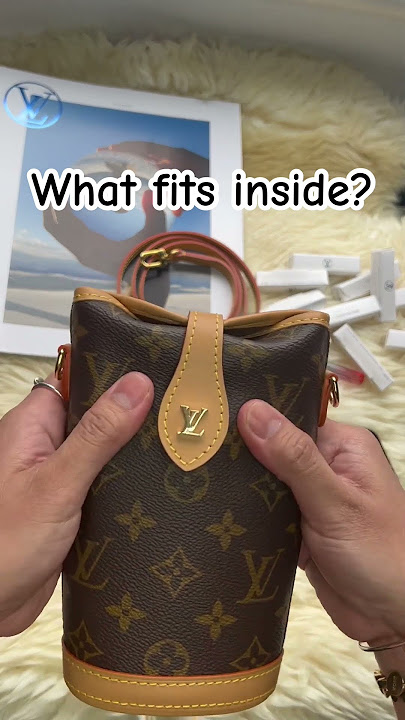 UNBOXING LOUIS VUITTON FOLD ME POUCH/WHAT FITS AND THE MOST AFFORDABLE BAG  IN LOUIS VUITTON. 