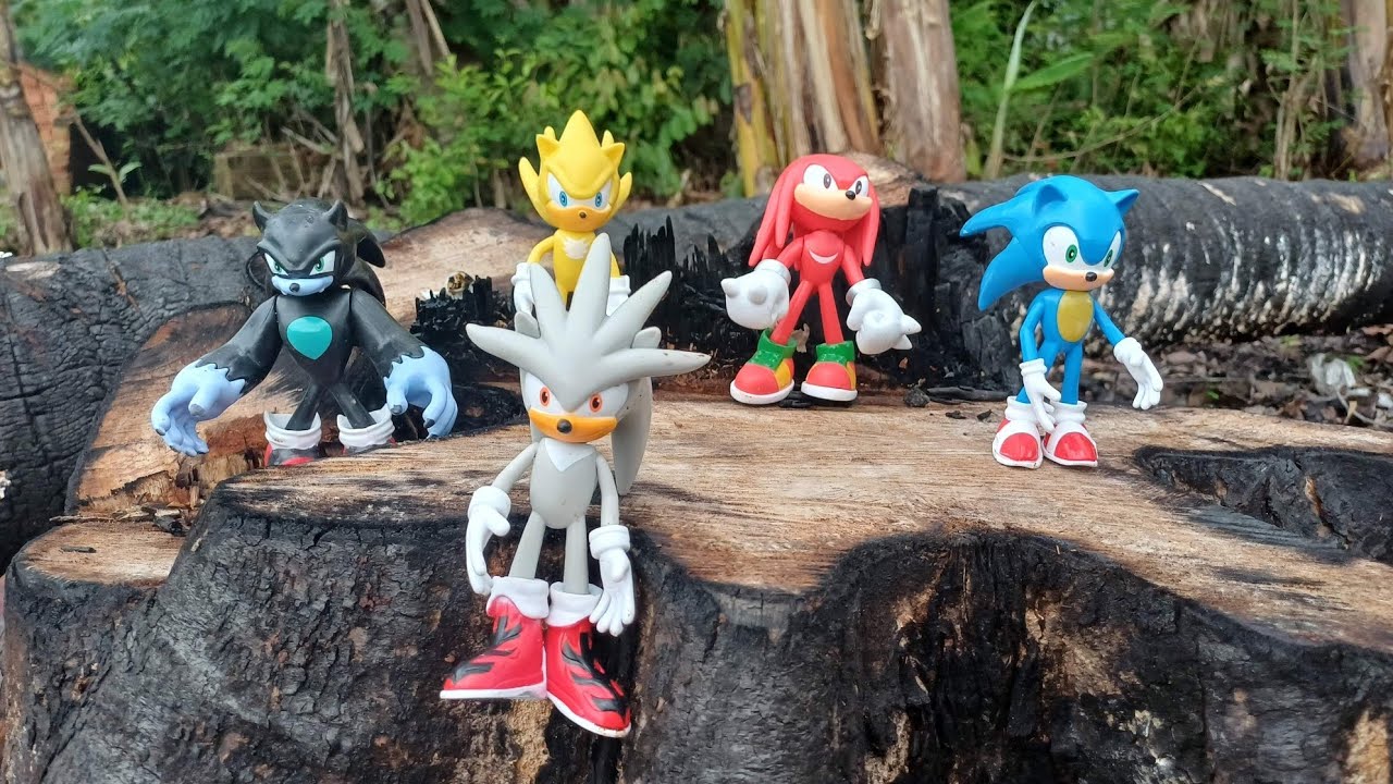 Sonic the Hedgehog Figure Hunt Day 3: Sonic and Friend/Super Sonic/Knuckles/Sonic Hedgehog/Tails