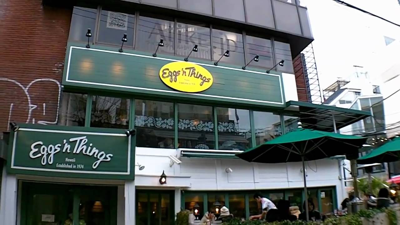 UNBELIEVABLE! (Eggs N Things Restaurant In Tokyo)行列の出来る店