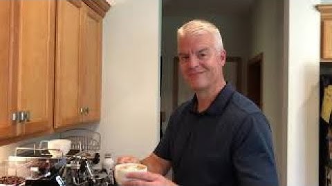 Espresso Making a Vanilla Latté at the Thomas Café