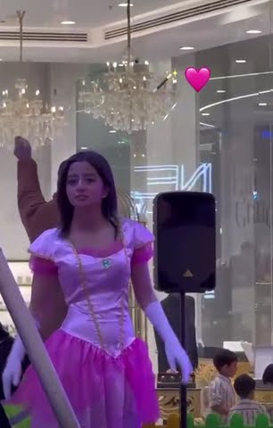 شاهدو شبيهة ماريا قحطان في الهند سبحان الله يخلق من الشبه أربعين 😍👌