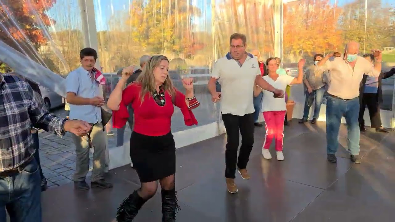 [na] Barca I Vira I dançado [em] roda