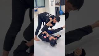 니 슬라이드 패스 하려고 하는 데 라쏘가드로 방어 할때 | Knee Slide Pass With Lasso gurad