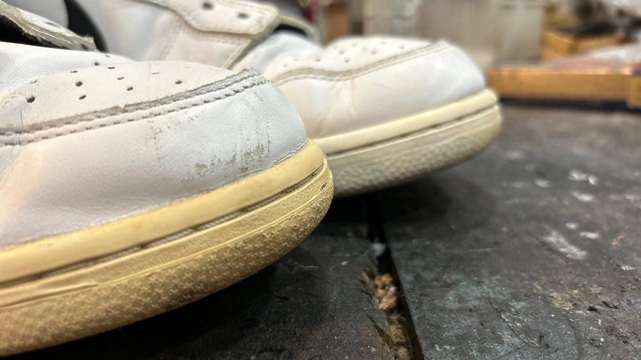お家で出来る！スニーカーの黄ばみを取ろうとしたら意外と取れてしまっ