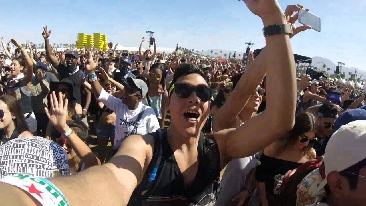 Joey Bada$$ with mosh pit (Coachella 2016 W1 D1) - YouTube