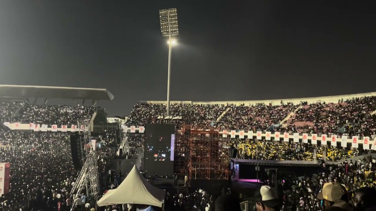 Shatta Wale fans started chanting after Burna Boy performed at the GT Bank Music Concert in Ghana 🤯🔥