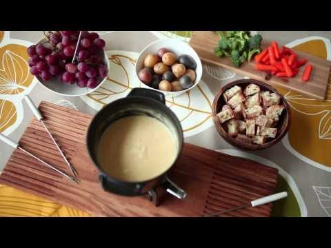 Video: Hoe Om 'n Klassieke Fondue Te Maak