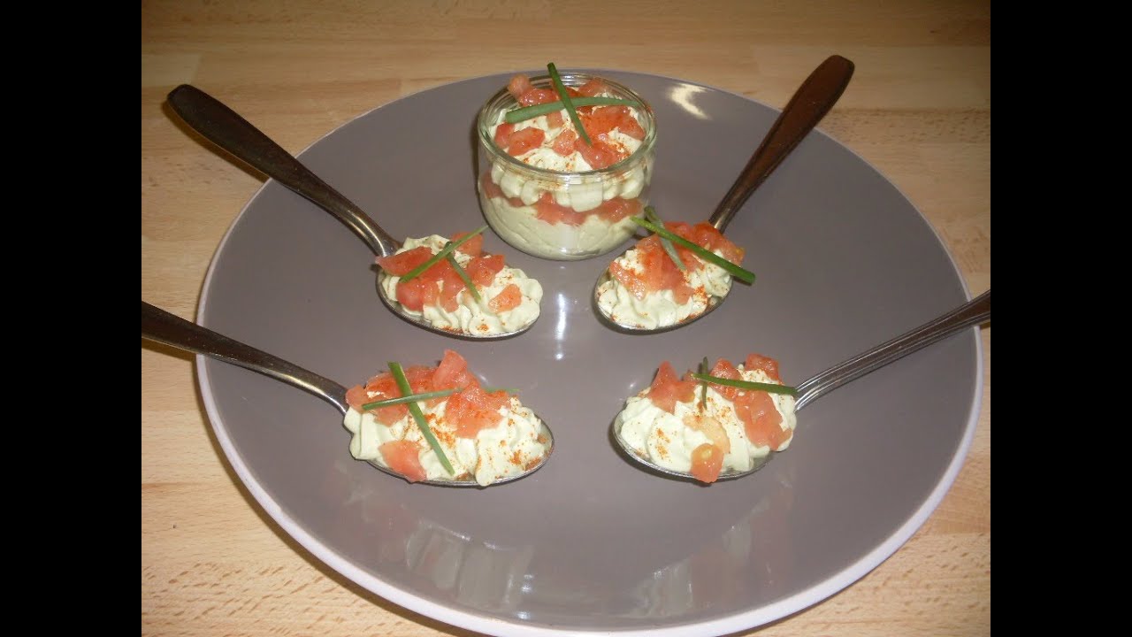Cuillère d'avocat et mascarpone accompagnée de tomate, citron et paprika - Spécial apéro