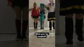 stole this one from my friend too #vocaloid #hatsunemiku #cosplay