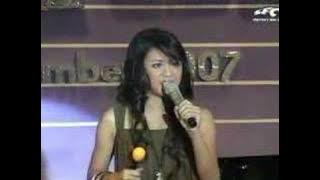 Sherina Munaf (Sendiri)