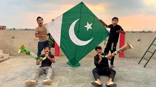 14 August Kite Flying | Three Kite Catching Umar | Pakistani Kite 