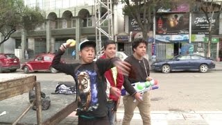 Bolivia derrocha alegría y ... agua