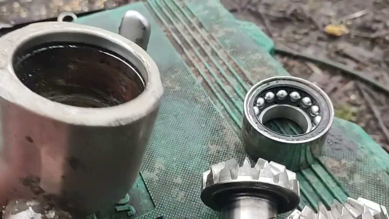 Ремонт верхнього вигрузного редуктора JohnDeere 2264