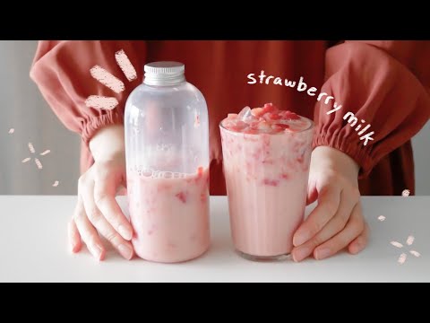 Video: Strawberries In Milk Sauce