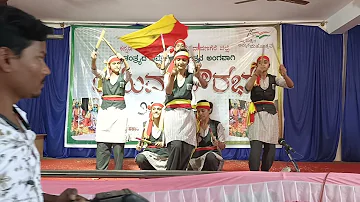 Huttidare kannada nadallli huttabeku dance by giriyamma pu college students.