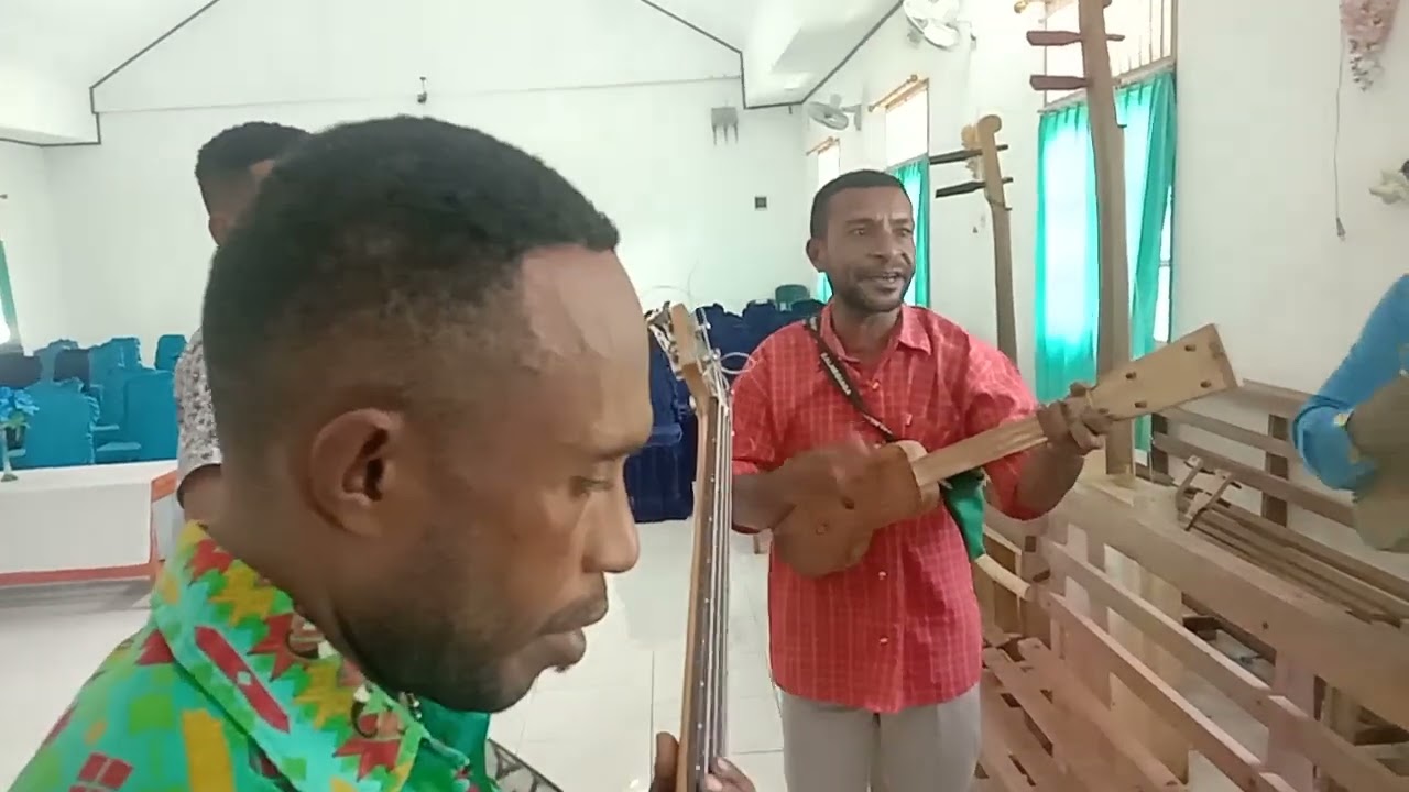 Songgeri Pemuda GBGP Jemaat Yakub Aitiri Wilayah II Angkaisera, Serui - Papua