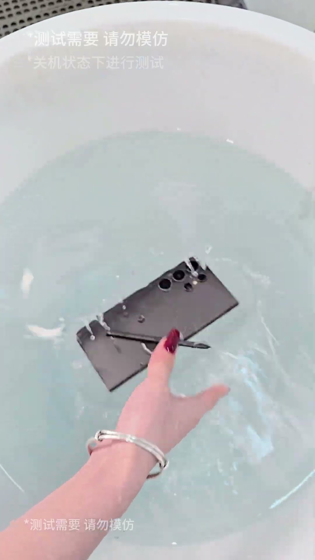 Samsung S24Ultra waterproof display. #Samsung #Mobile #MobileDigital #s23ultra #s24ultra