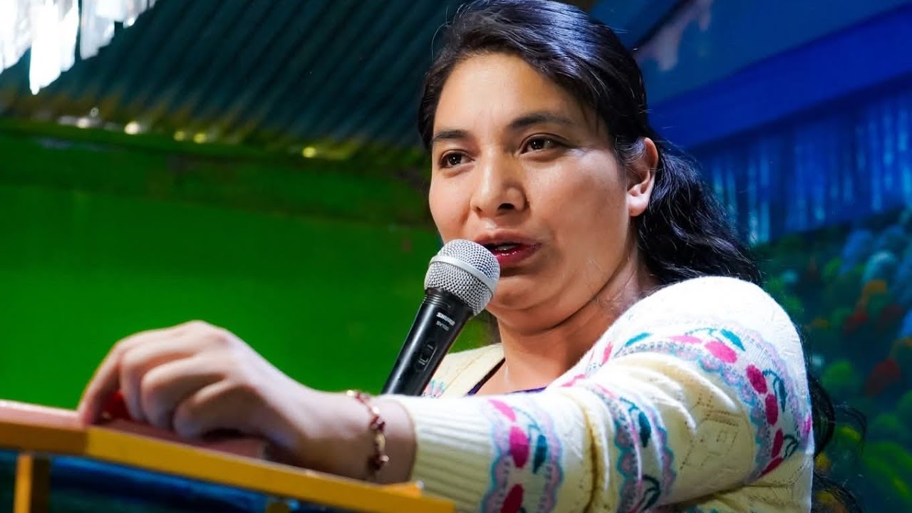 Solista Esther Elena Cantos que Edifica Tu vida