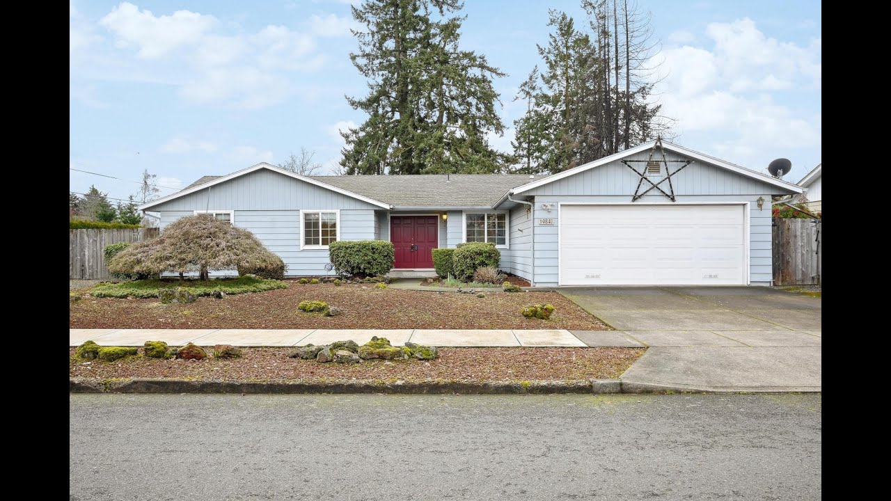 Beautiful Keizer home on LARGE Lot!