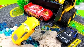 Машинки. Мультики для детей. Маквин и гонки на мокрой трассе