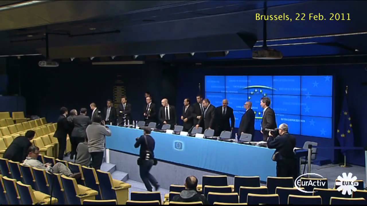 Campaining journalist attempts citizens arrest on Lieberman in Brussels