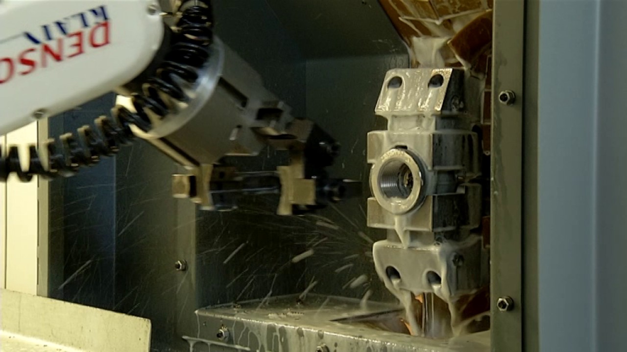 DM2 forged 90° elbow Dial Transfer machine - YouTube