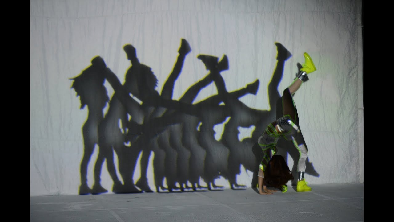 Awesome W4D  video projection dance routine