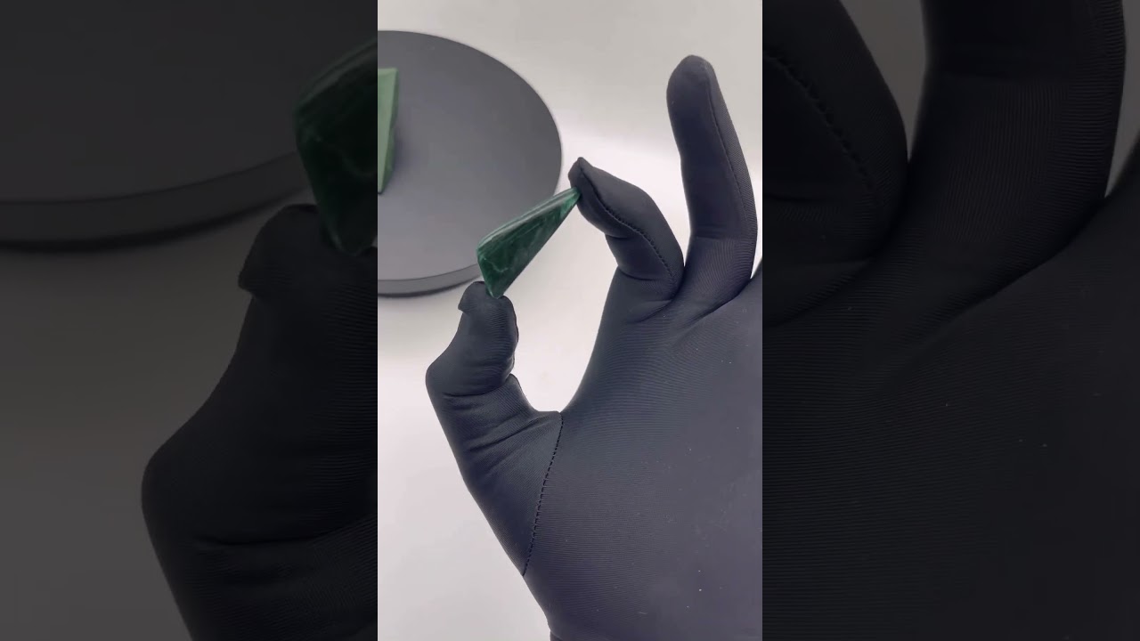 Pendant unpolished african jade.                                