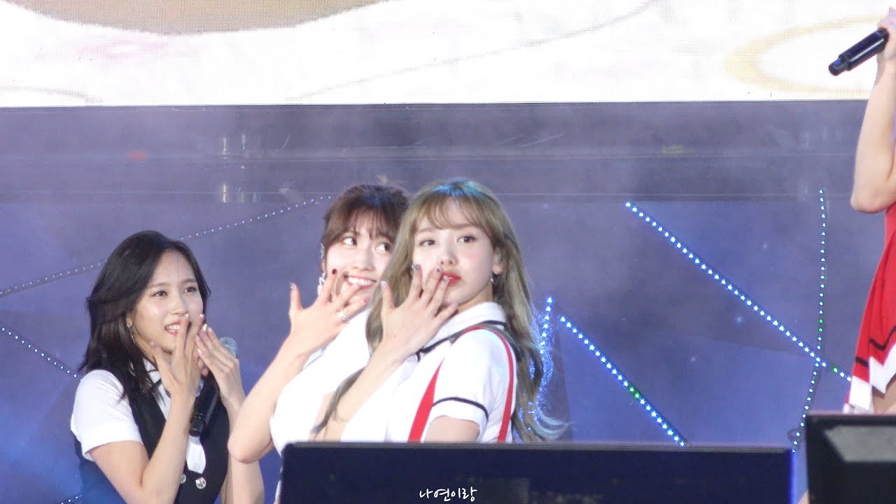 170915 롯데 패밀리 콘서트 TWICE 우아하게 나연 직캠