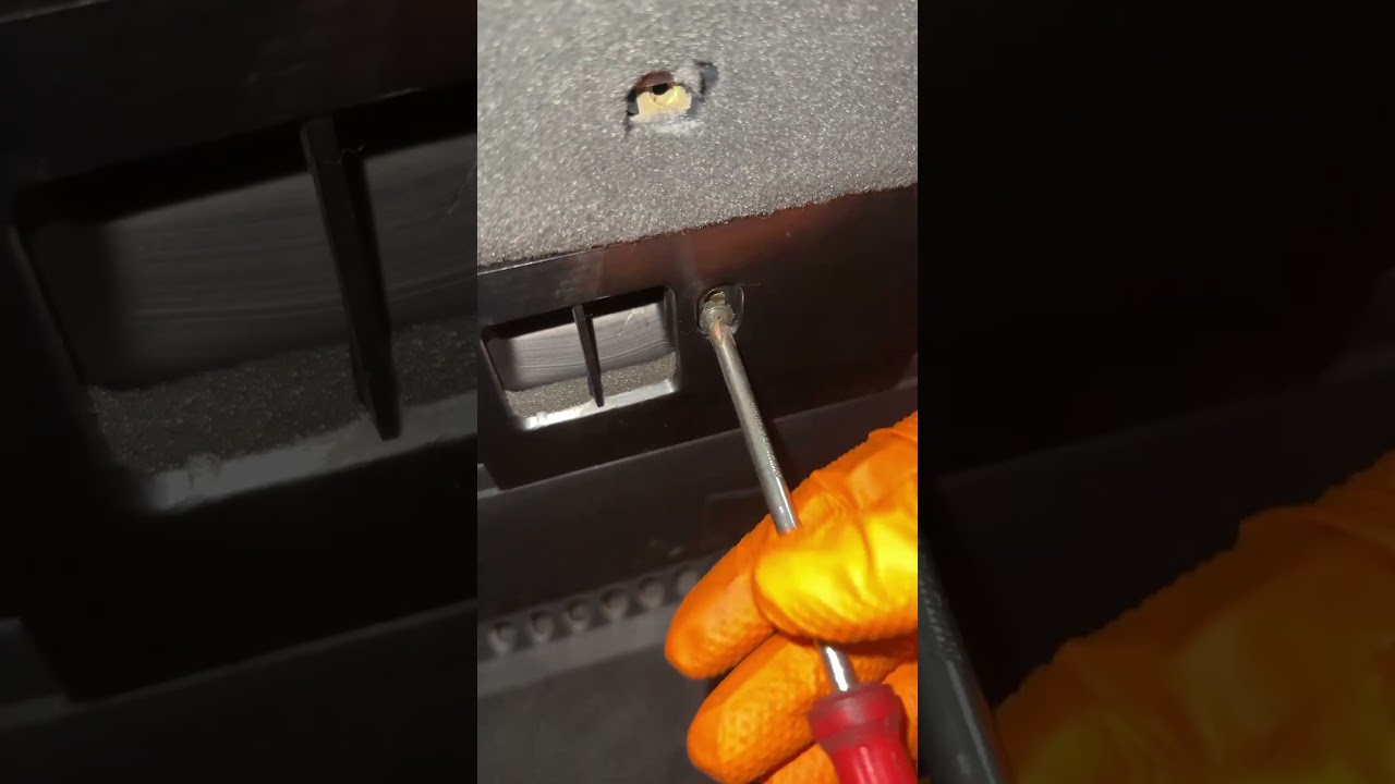 Broken blower on this old S Class #mechanic #repair #mercedes #sclass #car #luxurycars #broken #diy