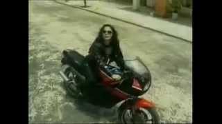 Yamaha RD 350 Cláudia Orrana pilotando (Vamp)